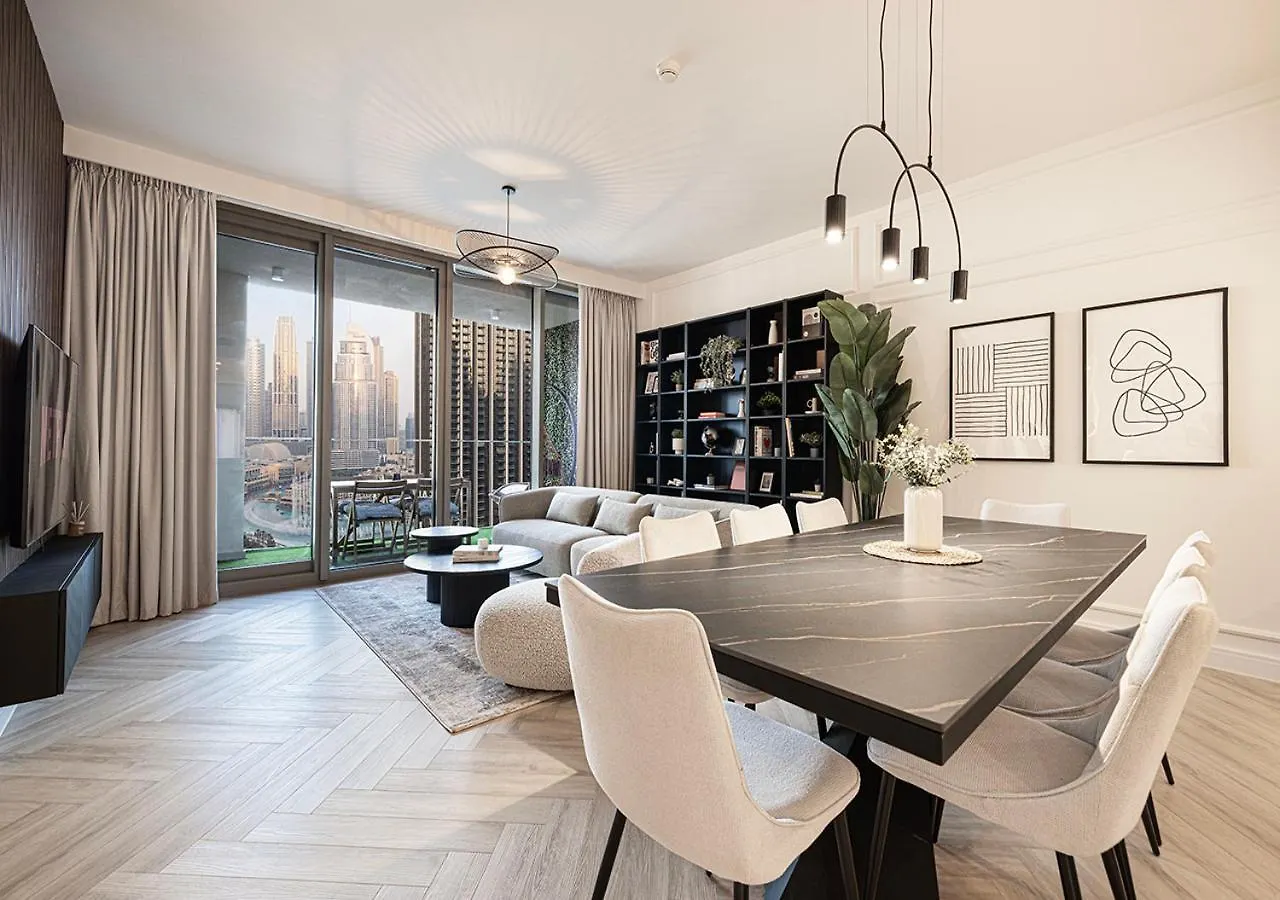 Downtown - 4Br - Burj Khalifa & Fountain View location